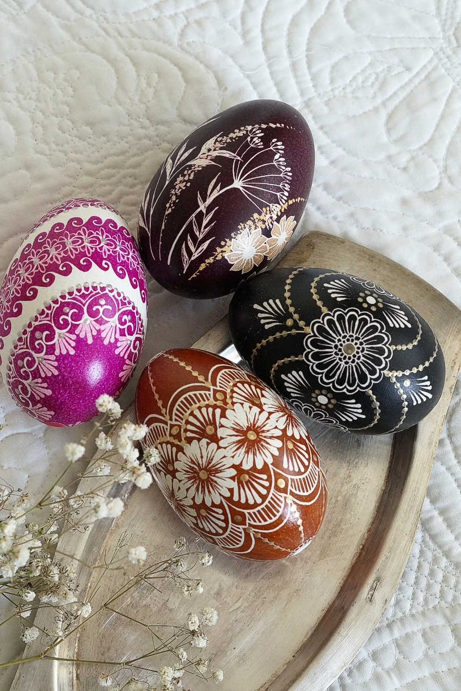 Tradycyjna pisanka batikowa - różne wzory i kolory