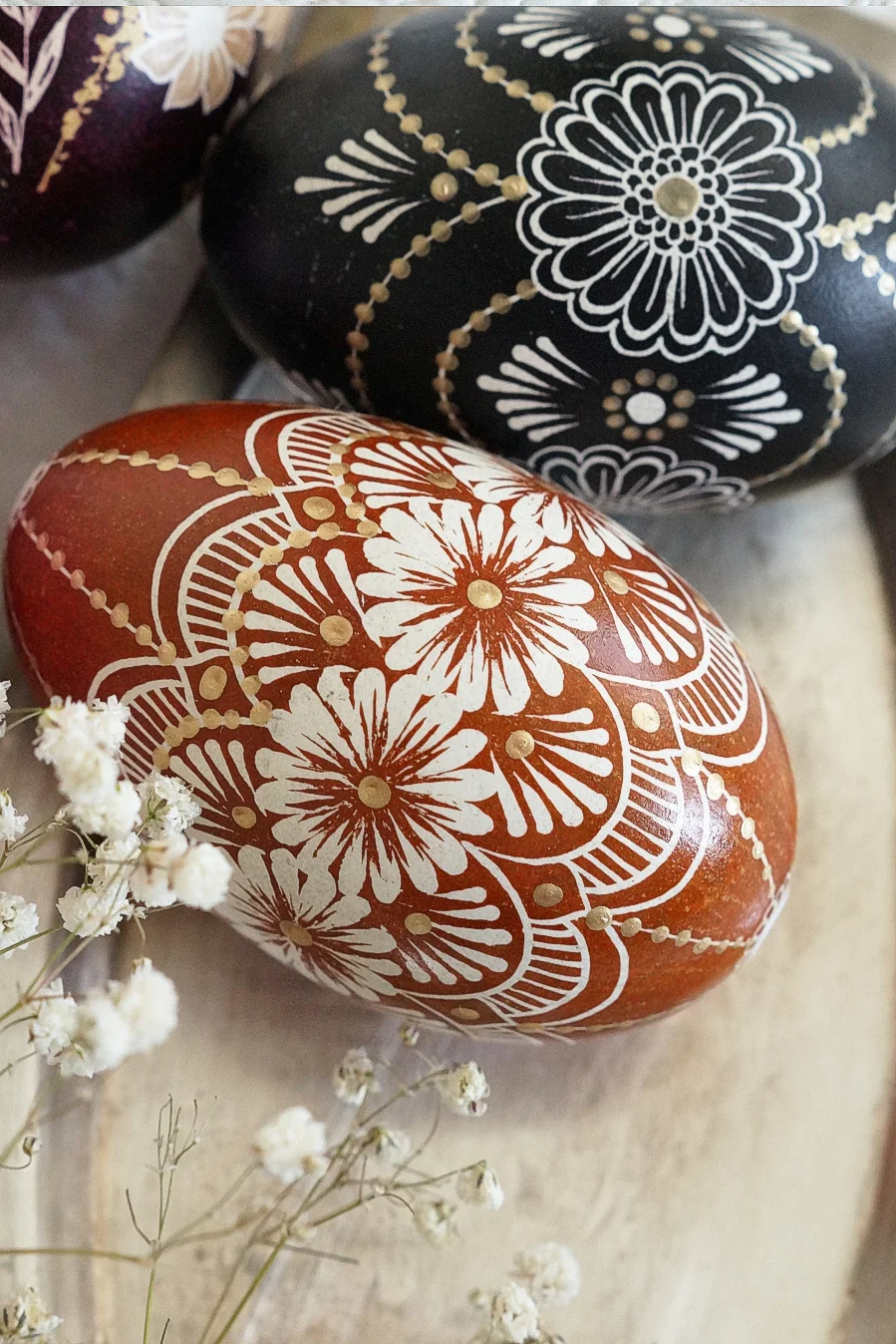 Tradycyjna pisanka batikowa - różne wzory i kolory